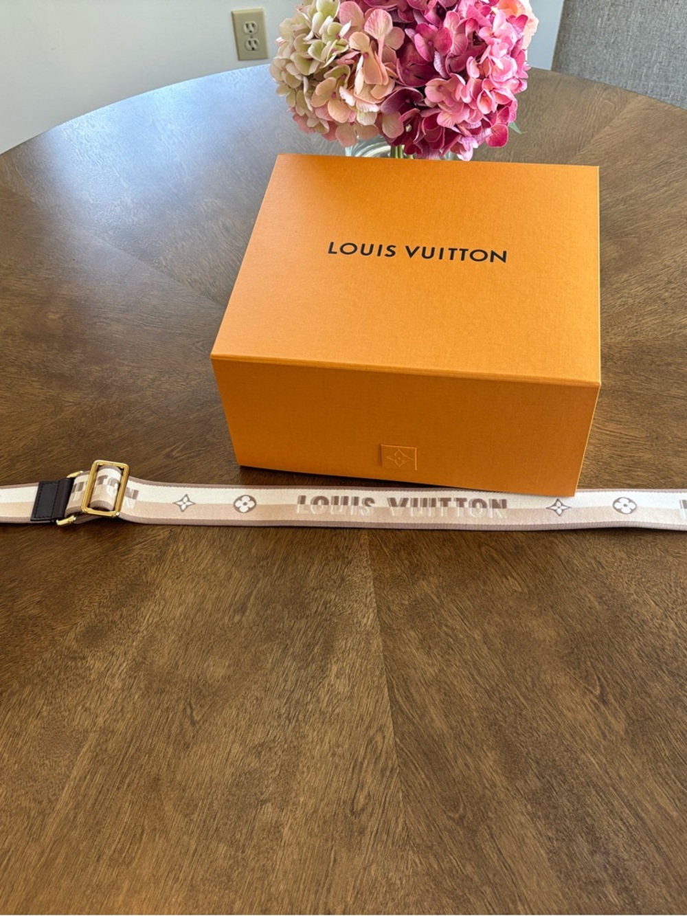 Louis Vuitton Beige Cream Branded Adjustable Strap with Gold Hardware - Picture 4 of 5